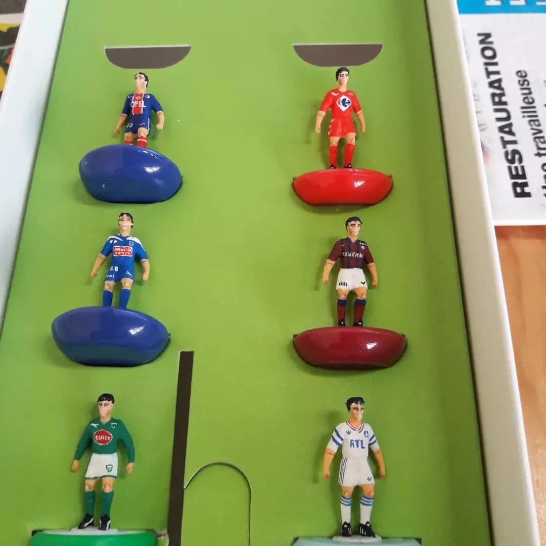 Coffret de figurines retraçant la carrière de Laurent Fournier, une figurine par club