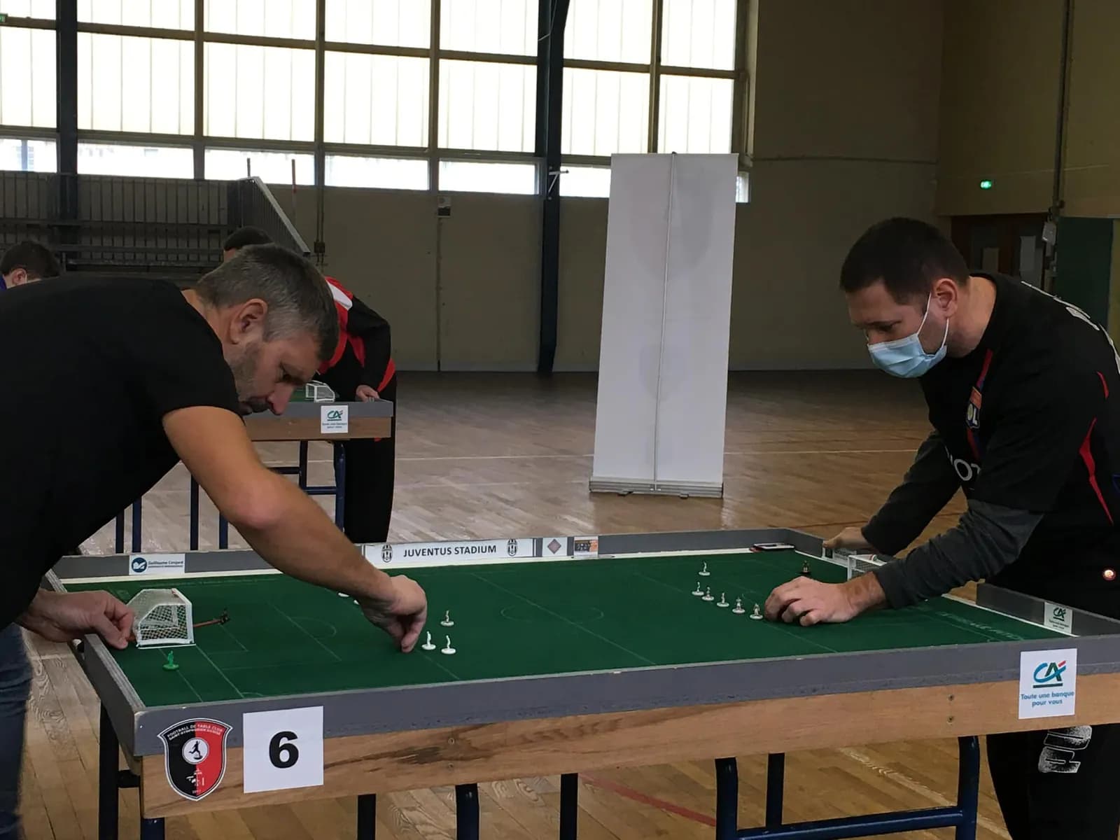 Match en cours sur la table numéro 6 pendant le derby OL - ASSE