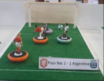 Scène reconstituée avec des figurines : Pays-Bas 2 - 1 Argentine